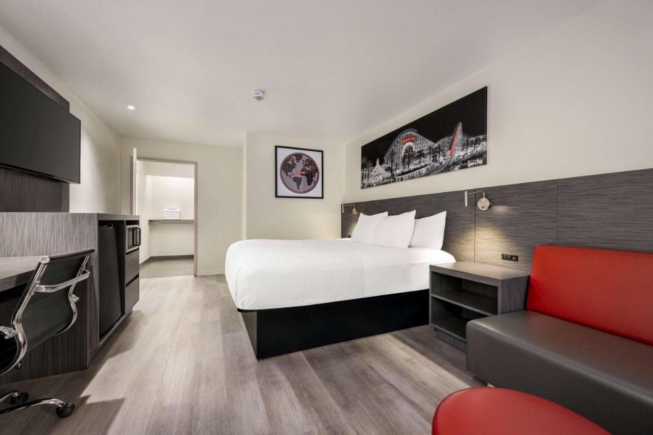 ทราเวลลอดจ์ บาย วินด์แฮม แอนาไฮม์ คอนเวนชั่น เซ็นเตอร์ Hotel ภายนอก รูปภาพ