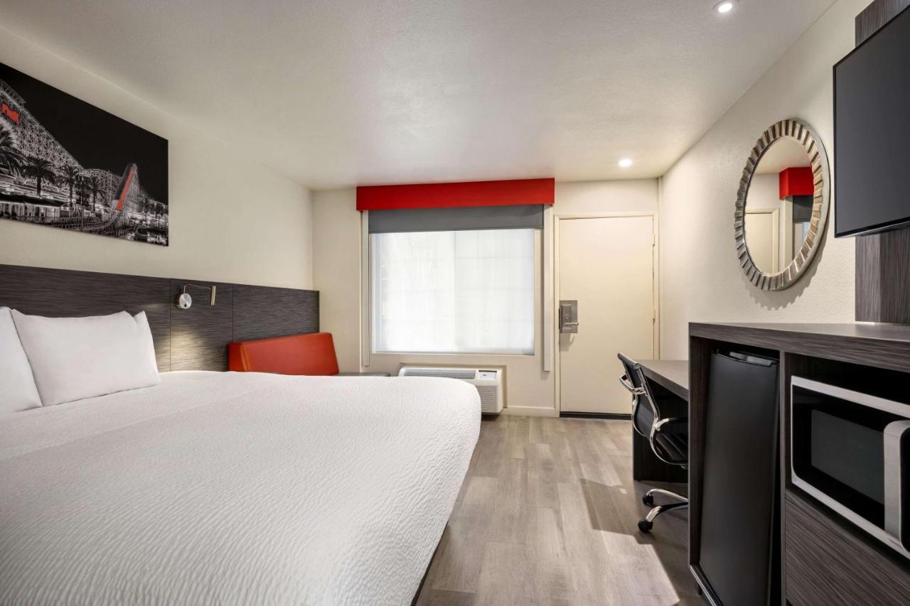 ทราเวลลอดจ์ บาย วินด์แฮม แอนาไฮม์ คอนเวนชั่น เซ็นเตอร์ Hotel ภายนอก รูปภาพ